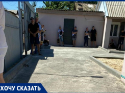 Волгоградка показала на видео выставленных на 40-градусную жару пациентов диспансера