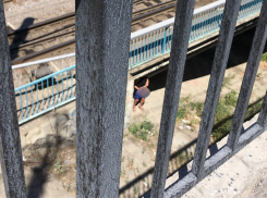 Извращенец с членом наперевес прогулялся по центру Волгограда