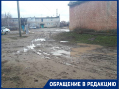 «Не надо делать из нас доильные аппараты»: под Волгоградом горожане взбунтовались из-за непролазных луж