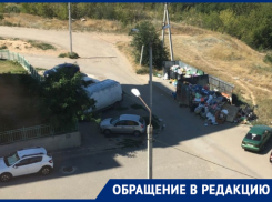 «Стало хуже, чем было»: жители ЖК «Комарово» в Волгограде жалуются на мусорные завалы после смены регоператора
