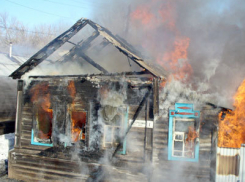Под Волгоградом при пожаре в частном доме 1 погиб и 5 эвакуировано