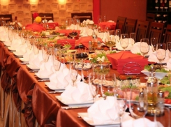 Чиновники Волгоградской области вновь заказали пир с музыкой на полмиллиона рублей