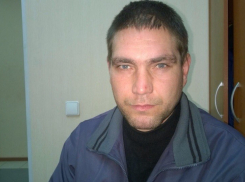 Эксклюзив: Волгоградец показал как ранил друга, который позже скончался в отделе полиции