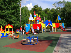 С начала года в Волгограде появилось сто новых детских площадок