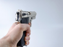 В Волжском посетитель кафе устроил стрельбу из травмата