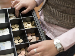 Администратор магазина в Волгограде украл у руководителя 126 тысяч рублей