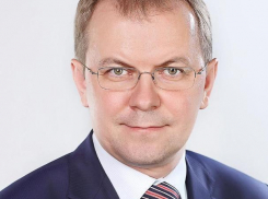 Депутат с тремя высшими образованиями отмечает день рождения