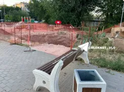 Детская площадка на обрыве раскопок напугала волгоградцев 