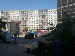 На юге Волгограда срочно эвакуировали людей из ТЦ «Гурман»
