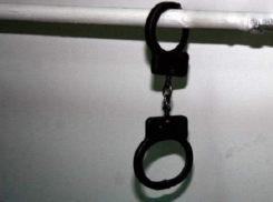 Волгоградка держала 14-летнего сына прикованным к батарее