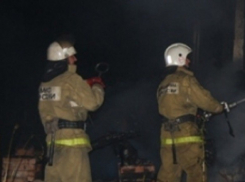 Daewoo Nexia выгорела дотла на юге Волгограда