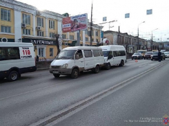 Из-за маршрутчиков-лихачей в больницу попал 74-летний волгоградец