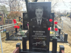 На Дмитриевском кладбище Волгограда открыли памятник старшему сержанту Маковкину, вставшему на пути террориста в декабре 2013