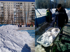 При очистке катка в Волгограде снегом завалили детскую площадку