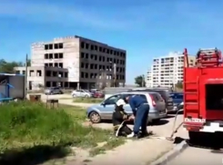 Крупную утечку газа срочно устраняют на улице Шекснинской в Волгограде