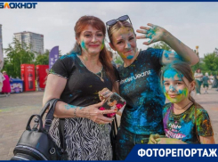 Осторожно, очень ярко: как в Волгограде прошел фестиваль красок 