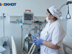 Медработникам из Волгоградской области не платят за работу с коронавирусными пациентами и продолжают отправлять на вызовы 