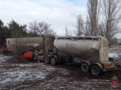 Тройное ДТП с КамАЗом под Волгоградом: 1 погиб, 2 в больнице