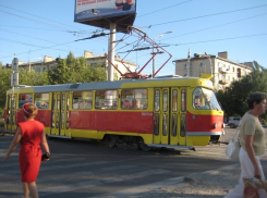 В Волгограде бабушка упала под трамвай: движение остановилось на час