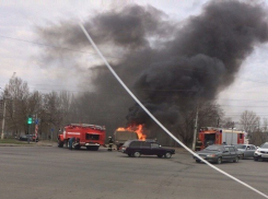 Горящая «Газель» на западе Волгограда попала на видео 