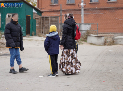 «Ходят толпой и вымогают деньги»: в Волжском полиция разбирается в конфликте с участием группы цыган 