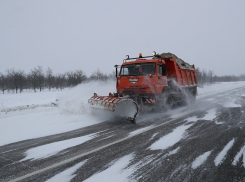 Спасать дороги в Волгоградской области вышли 276 единиц спецтехники