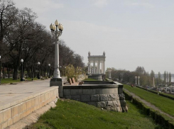 Стало известно, сколько денег в месяц получают главы городских районов Волгограда