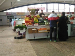 Половина мест на рынках Волгограда не востребована предпринимателями