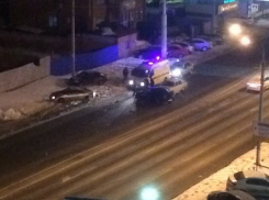 Авто превратились в груды искореженного металла после ДТП в центре Волгограда