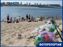 В ожидании официальных пляжей волгоградцы загорают на кучах мусора