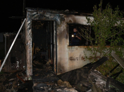 Под Волгоградом на пожаре погиб неизвестный мужчина 