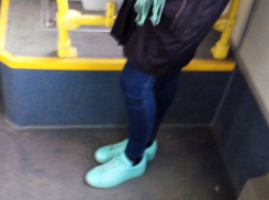 Современную «Золушку» ищут по голубым кроссовкам в Волгограде