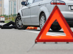 В Волжском ищут водителя, бросившего на дороге сбитого пешехода 