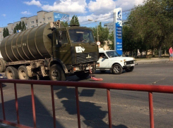 Сломавшийся МАЗ создает большую пробку в Ворошиловском районе Волгограда