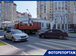 «Не видел такого за 30 лет вождения»: в хаос погрузило центр Волгограда первое утро новой схемы движения