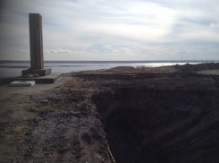 В Волгограде вплотную от братского захоронения ВОВ роют котлован 