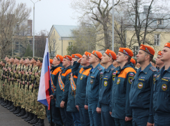 В Волгограде сотрудники МЧС провели репетицию Парада Победы