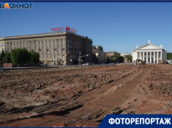Грязевая грунтовка появилась на главной площади Волгограда в преддверии 300-миллионного ремонта
