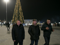 Губернатор с мэром начали год с обхода центра Волгограда