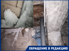 «Дом валится прямо под нами»: волгоградка готовится стать мамой среди мокриц, могучей струи водопада и дырявых стен