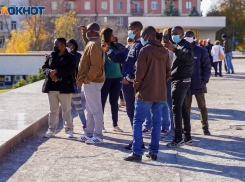 Истерики в магазинах и многочисленные туристы: фоторепортаж первого дня мини-локдауна в Волгограде