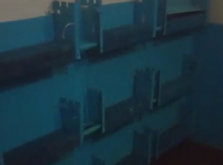 Волгоградцев заблокировала в подъезде коммунальная авария