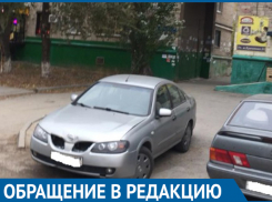 Из-за разрушенной АЗС на севере Волгограда жильцы многоэтажки рискуют попасть под колеса