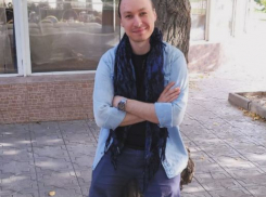 Актер Камиль Ларин показал 33-летнего сына