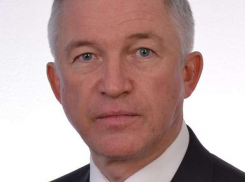 Спикер волгоградской гордумы Владлен Колесников принимает поздравления по особому поводу 