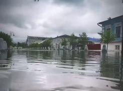 «Куда на гондолах подплывать?»: ливни затопили Урюпинск