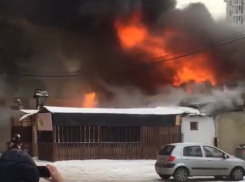 Пожарные потушили крупный пожар в Ворошиловском районе 