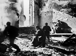 20 декабря 1942 года – в своем послании к Сталину Черчилль восхищается  наступательными операциями Красной Армии