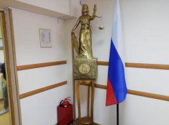 В Суровикино осужденный сбежал прямо из зала суда через окно