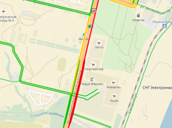 ﻿Советский район Волгограда встал в пробку из-за ДТП